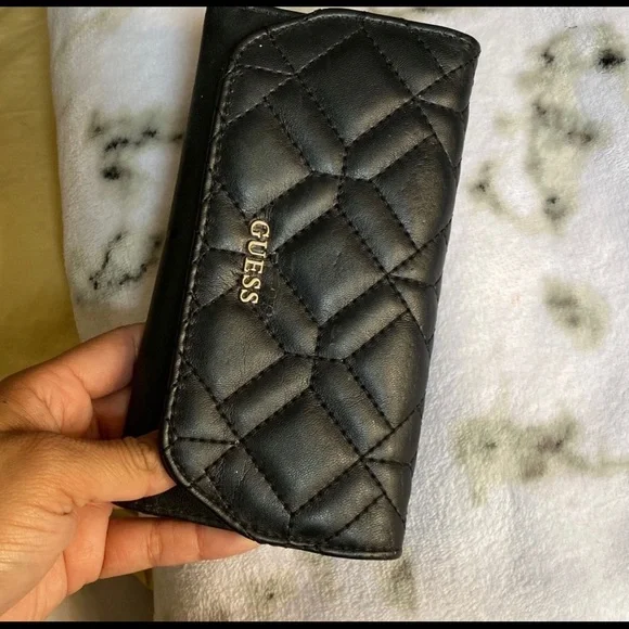 Guess wallet - Picture 1 of 3